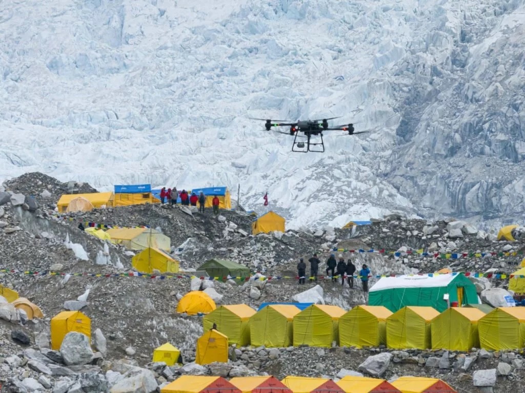 DJI آزمایش تحویل کالا با پهپاد در کوه اورست را انجام داد
