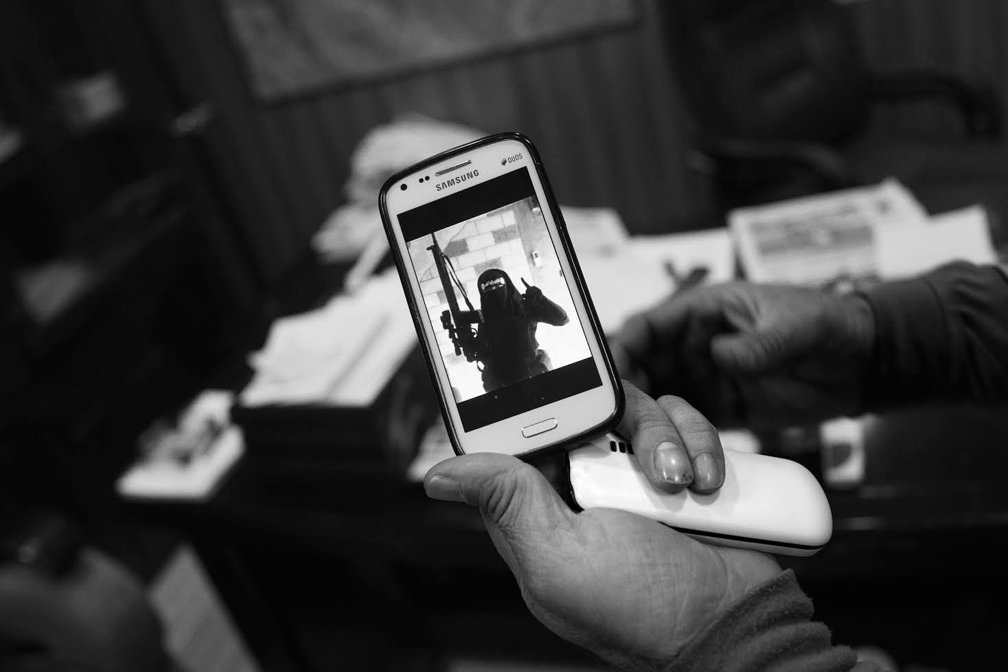 تشخیص عکس‌های جعلی در زمان جنگ با استفاده از گوشی موبایل
