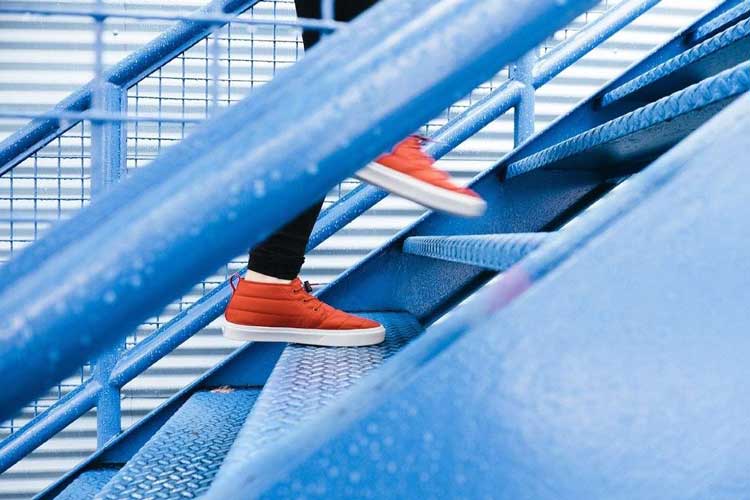 برای حفظ سلامتی قلب چند پله در روز بالا برویم؟
