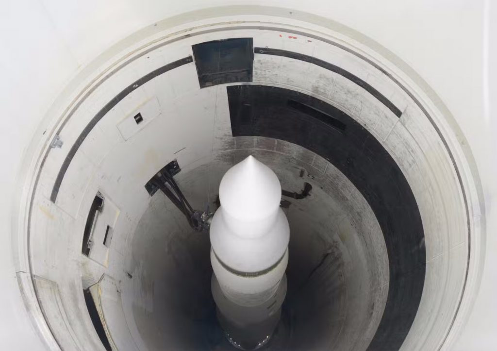 ICBM یک موشک بالستیک با برد بیش از ۵,۵۰۰ کیلومتر است