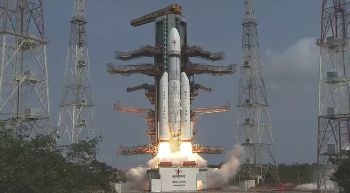 موشک هندی ۳۶ ماهواره اینترنتی «وان وب» را به فضا برد

