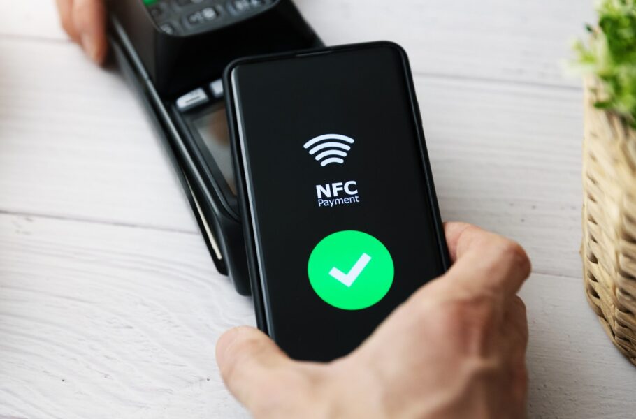 راه‌اندازی پرداخت بدون تماس با فناوری NFC در ۵ بانک