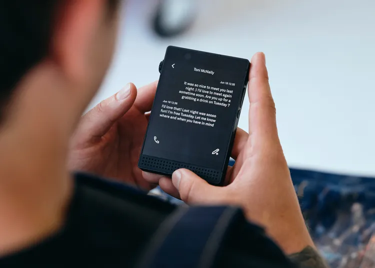 Light Phone 3 با تغییرات چشمگیر معرفی می‌شود
