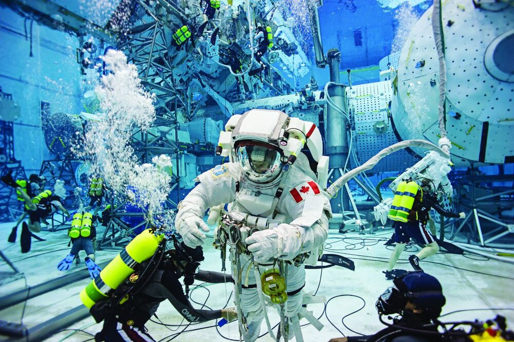 فضانوردان ماه تمرین های شرایط ماه را در زیر آب انجام دادند
