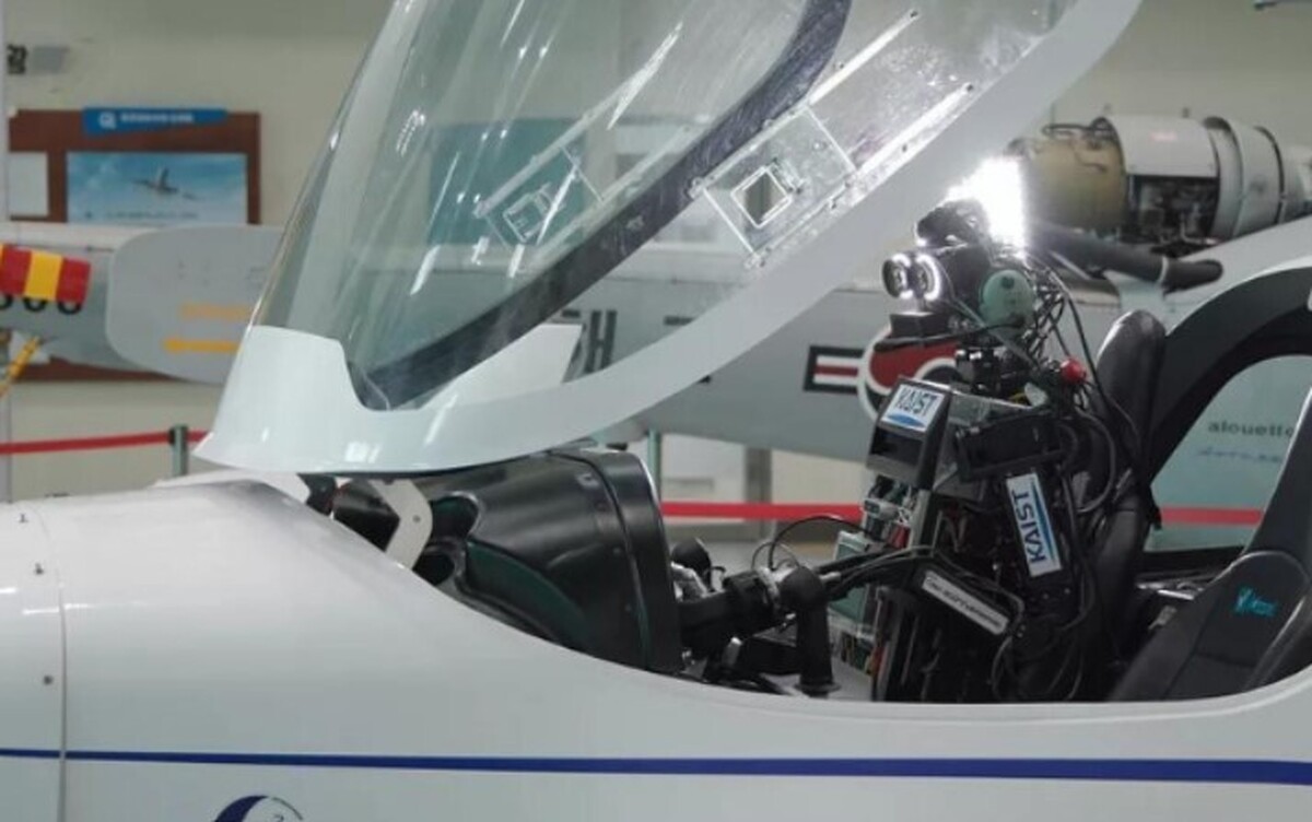 ساخت ربات انسان‌نمای خلبان در کره جنوبی
