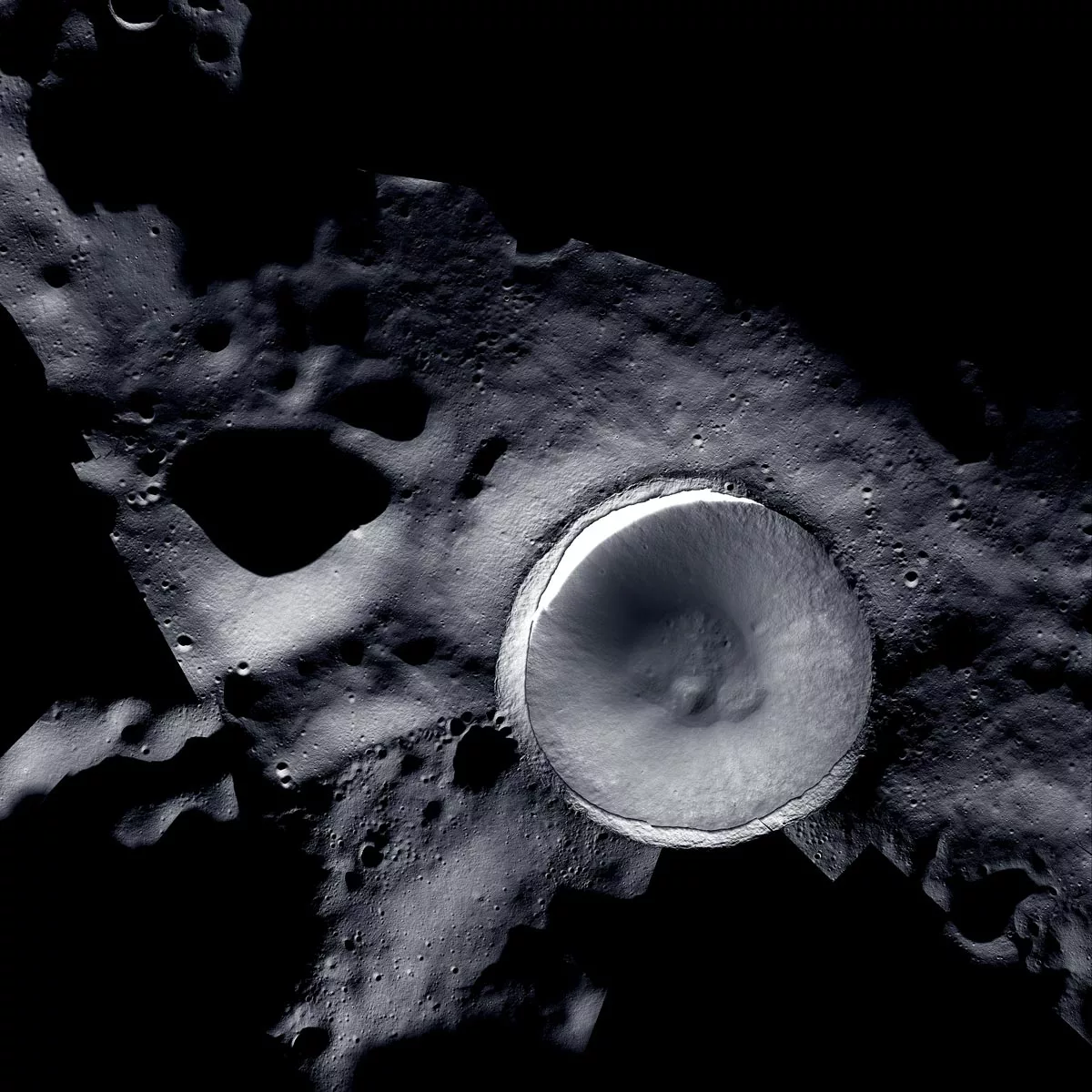 تصویر جذاب ناسا از قطب جنوب ماه، 3 محل احتمالی فرود مأموریت آرتمیس 3 را نشان می‌دهد
