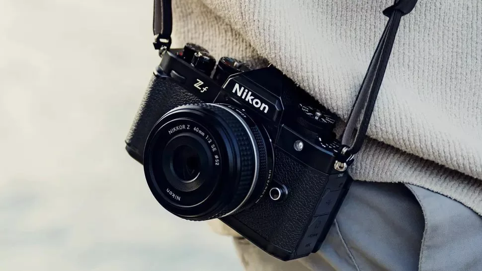 نیکون از دوربین ZF با طراحی کلاسیک و مشخصات قدرتمند رونمایی کرد

