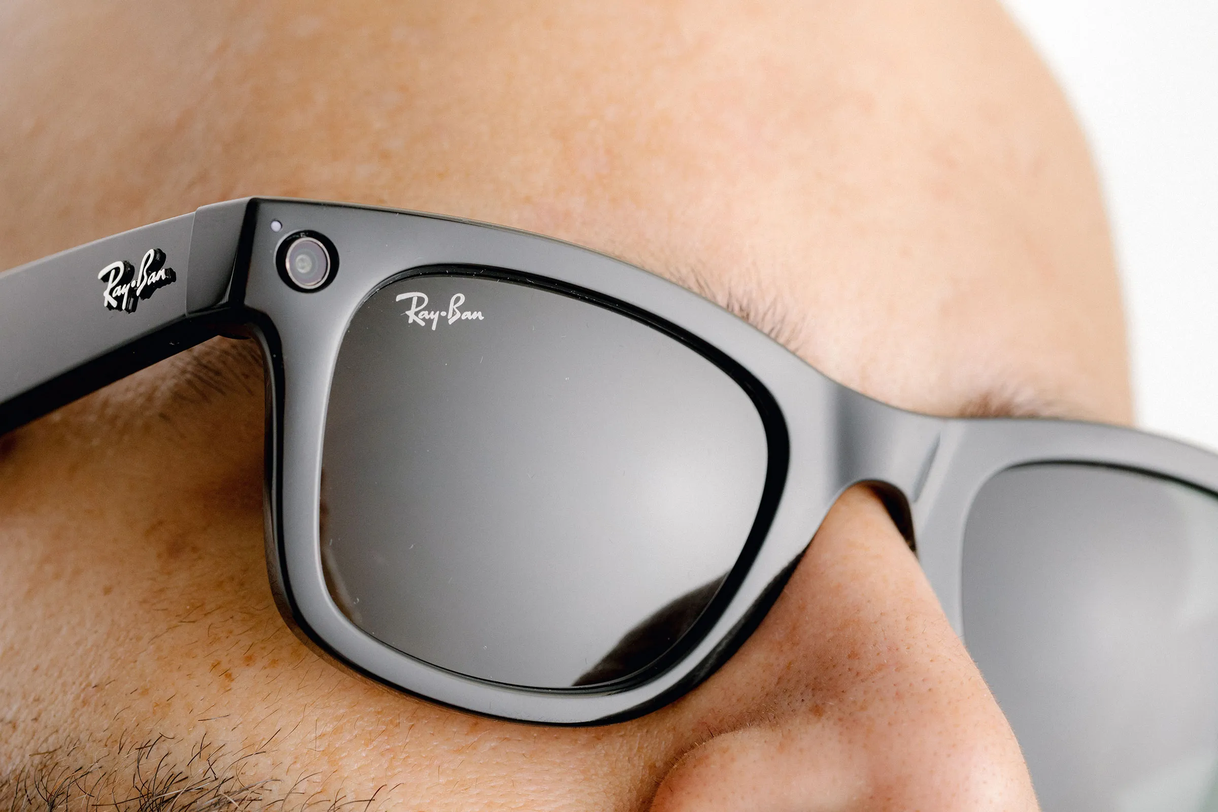 عینک هوشمند ری بن متا با قابلیت فیلم‌برداری و تماس معرفی شد
