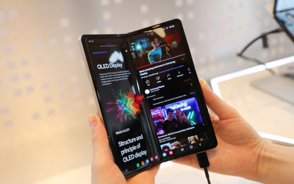سامسونگ از یک گوشی تاشو 360 درجه رونمایی کرد
