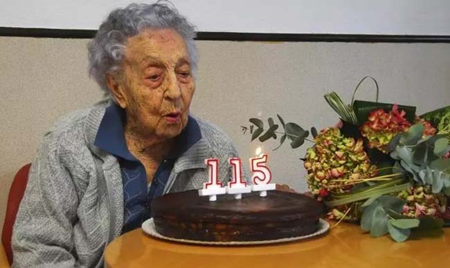 دانشمندان در جستجوی راز طول عمر روی پیرترین انسان زنده جهان تحقیق می‌کنند
