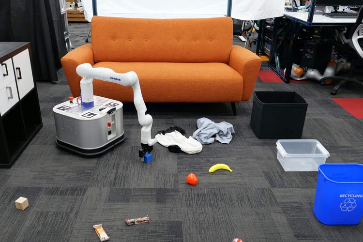 ربات تایدی بوت خانه را مرتب می‌کند