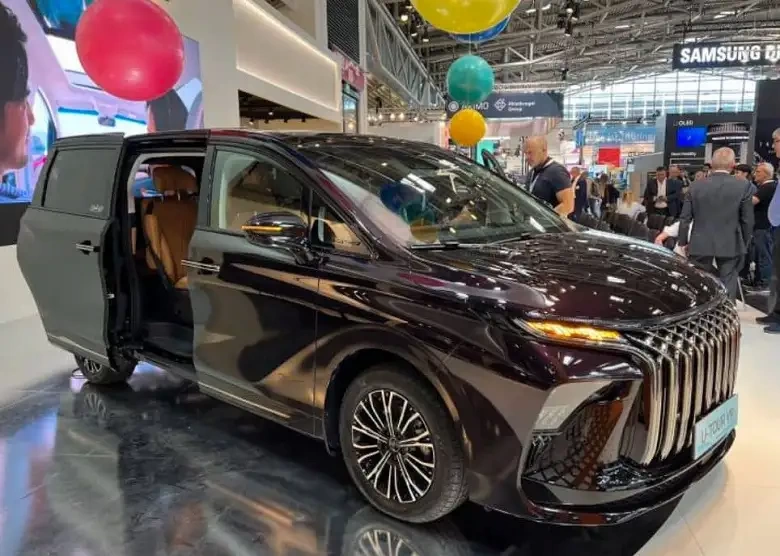 رونمایی از مینی ون V9 جدید دانگ فنگ در نمایشگاه IAA 2023

