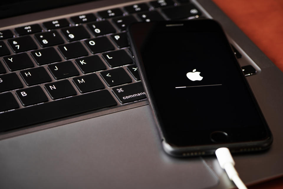کاربران iOS 16.4 و macOS 13.3 خبر از اشکال در ویژگی پیوستگی در این نسخه‌ها داده‌اند
