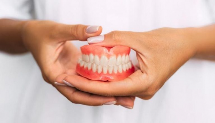 هشدار دانشمندان درباره استفاده از دندان مصنوعی، لنز و سمعک
