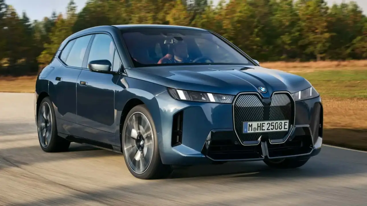BMW iX مدل ۲۰۲۶ با تغییرات ظاهری و افزایش قدرت معرفی شد
