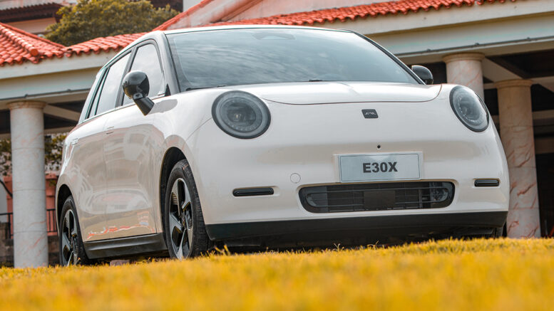 جک E30X برقی در بلاروس عرضه می‌شود
