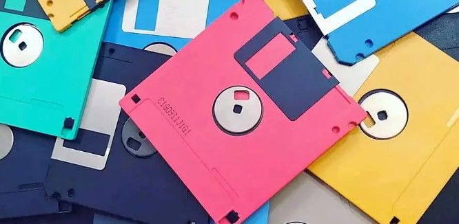 فلاپی دیسک هنوز نمرده است؛ استفاده از یک فناوری 50 ساله در یک کشور پیشرفته!