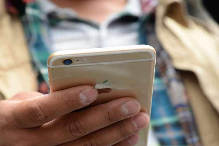 انتظار ۱۵۰ روزه واردکنندگان موبایل برای تخصیص ارز
