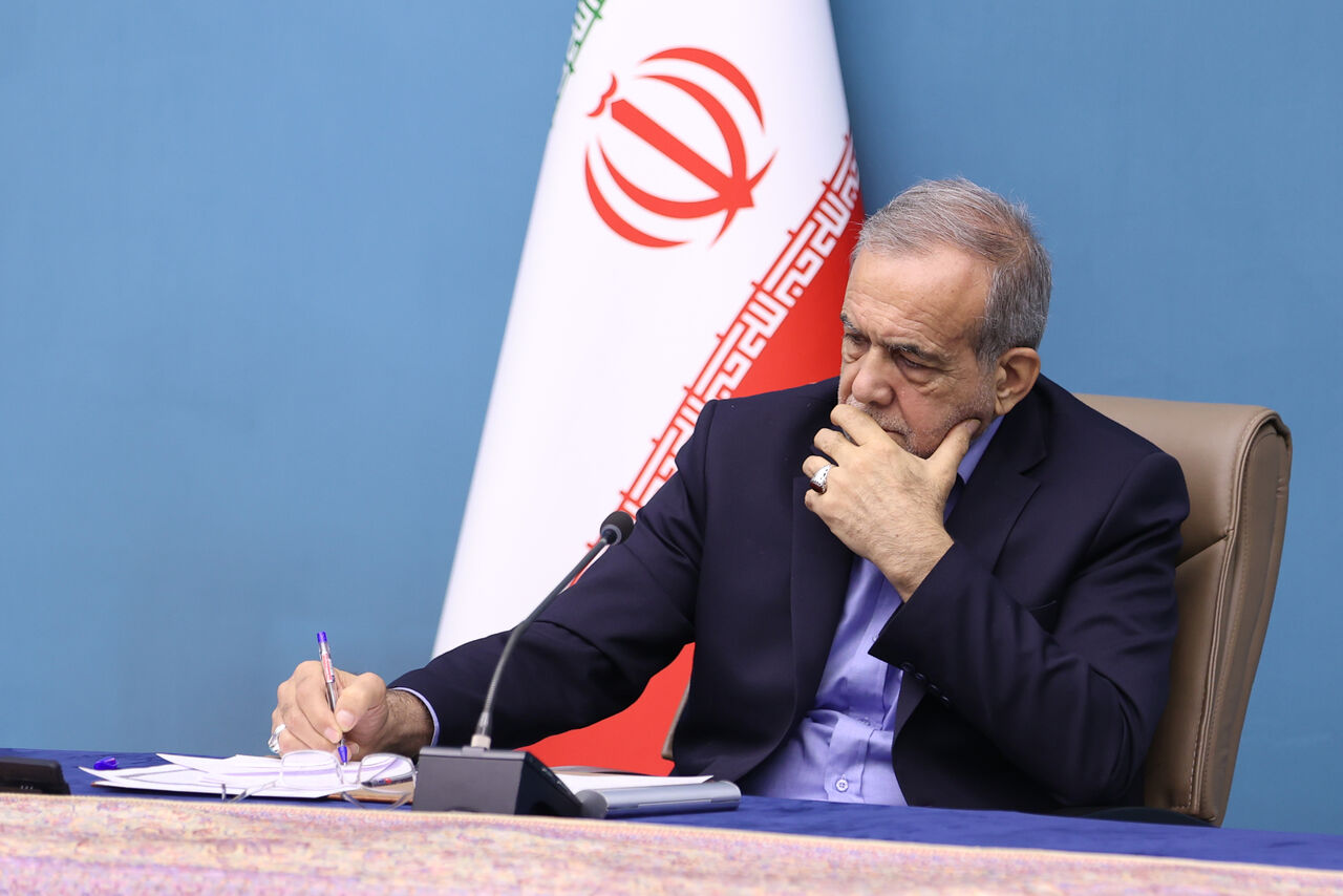 رئیس‌جمهور: «محمدعلی بهمنی» غنای فراوانی به ادبیات ملی کشور بخشید
