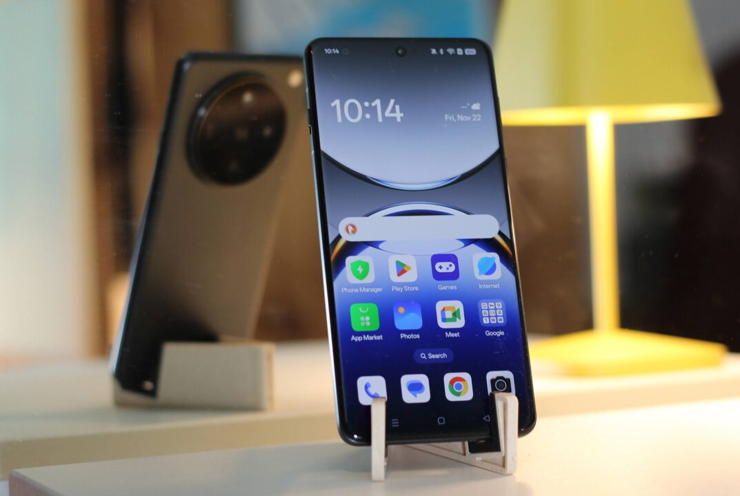 گوشی اوپو فایند X8 اولترا با نمایشگر تخت عرضه خواهد شد
