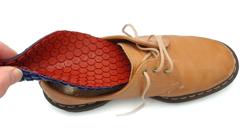 این کفی کفش انرژی راه رفتن را به گرما یا سرما تبدیل میکند
