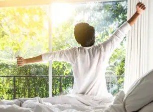 دیر بیدار شدن در آخر هفته از قلب محافظت می‌کند