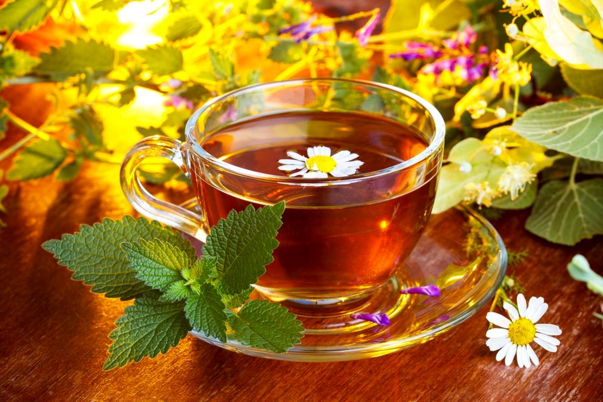 چرا نباید زیاد دمنوش بخوریم؟
