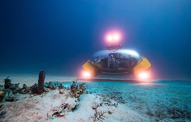 زیردریایی به شکل بشقاب‌پرنده