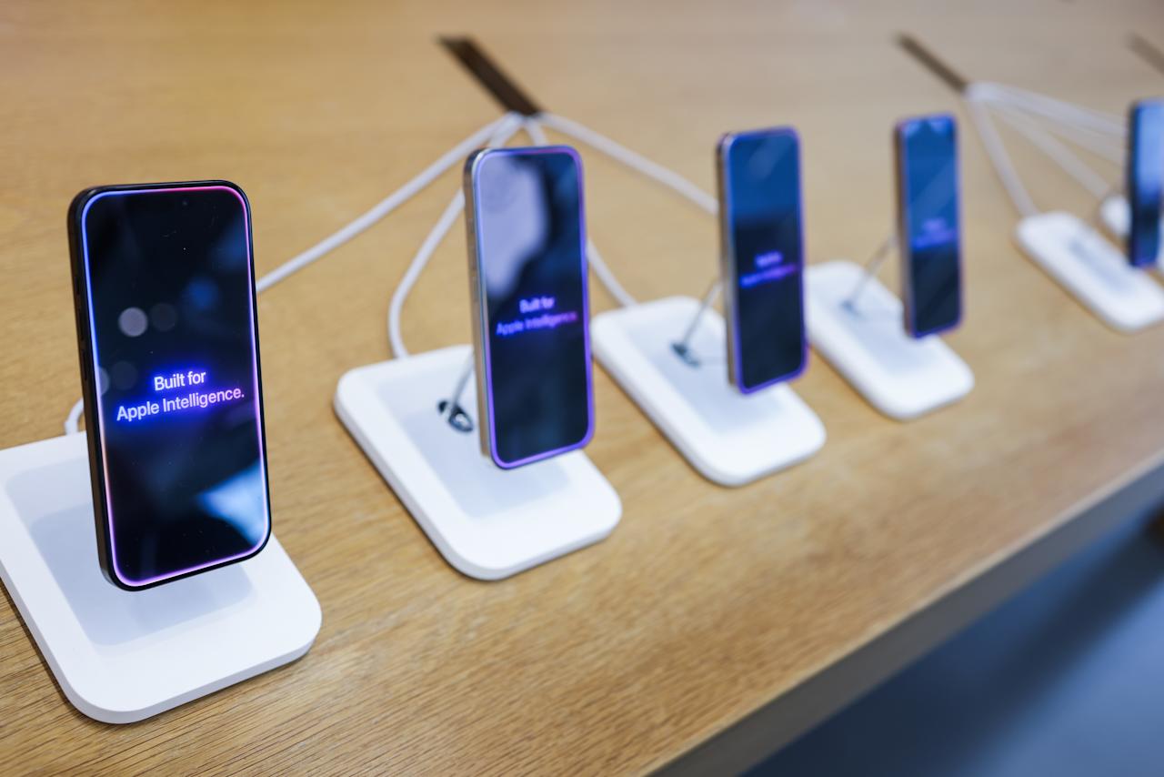 ترامپ مالیات بر واردات موبایل و لپ تاپ از چین را لغو کرد

